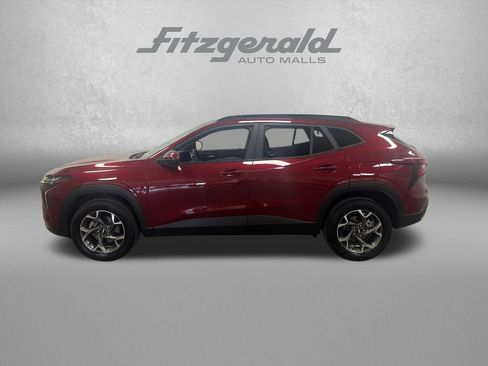 Used 2024 Chevrolet Trax LT FWD image 2