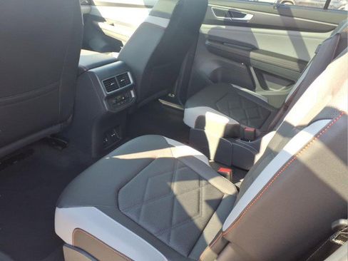 New 2026 Volkswagen Atlas Peak Edition image 11