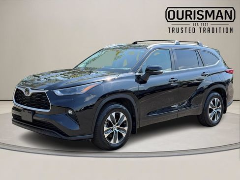 Used 2023 Toyota Highlander XLE AWD/4WD image 2