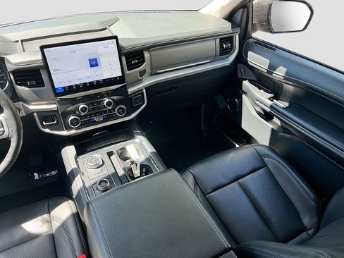 Used 2022 Ford Expedition XLT AWD/4WD image 24