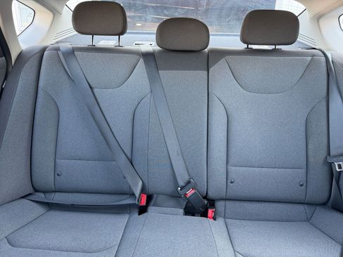 Used 2025 Kia K4 LXS image 36