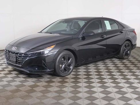 Used 2022 Hyundai Elantra SEL w/ Convenience Package FWD image 8