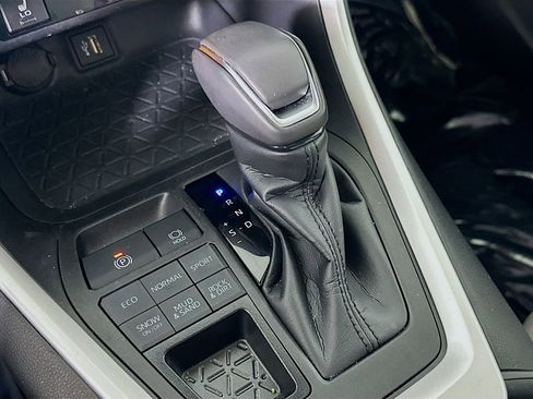 Used 2023 Toyota RAV4 XLE Premium image 33