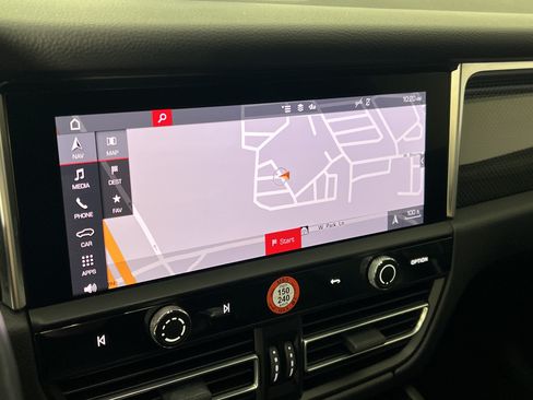 Used 2023 Porsche Macan AWD/4WD image 30