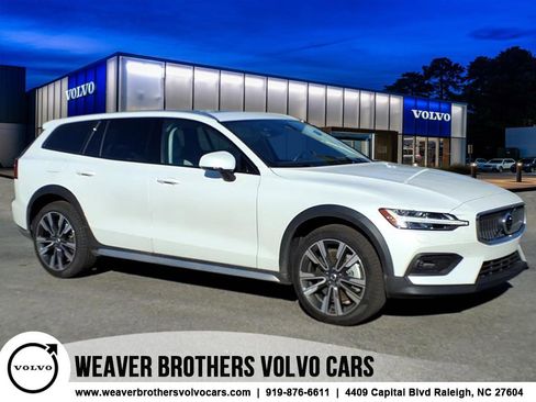 Certified 2026 Volvo V60 B5 Cross Country Ultra w/ Protection Package Premier image 1