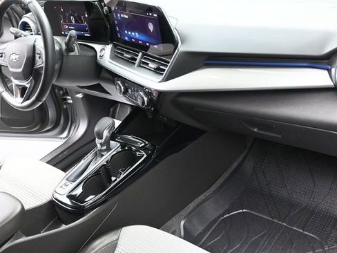 Used 2024 Chevrolet Trax LT w/ LT Convenience Package FWD image 28