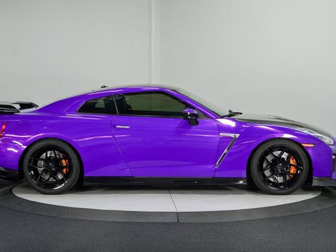 Used 2014 Nissan GT-R Premium image 8