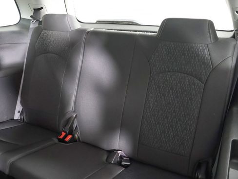 Used 2016 GMC Acadia SLE image 27