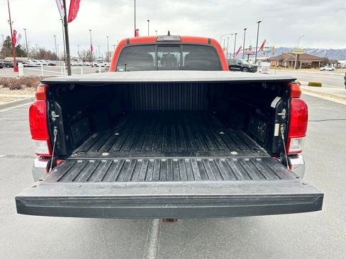 Used 2016 Toyota Tacoma SR5 w/ Towing Package image 24