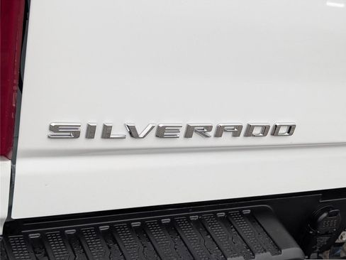 Used 2024 Chevrolet Silverado 3500 LT image 9