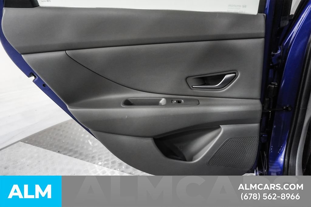 Used 2025 Hyundai Elantra SEL FWD image 50
