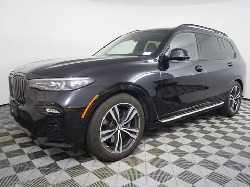 Used 2022 BMW X7 xDrive40i w/ M Sport Package AWD/4WD image 7