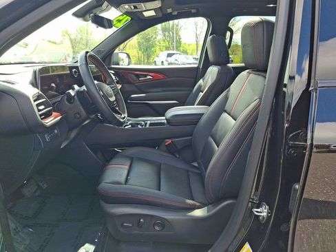 Used 2025 Chevrolet Traverse RS AWD/4WD image 15