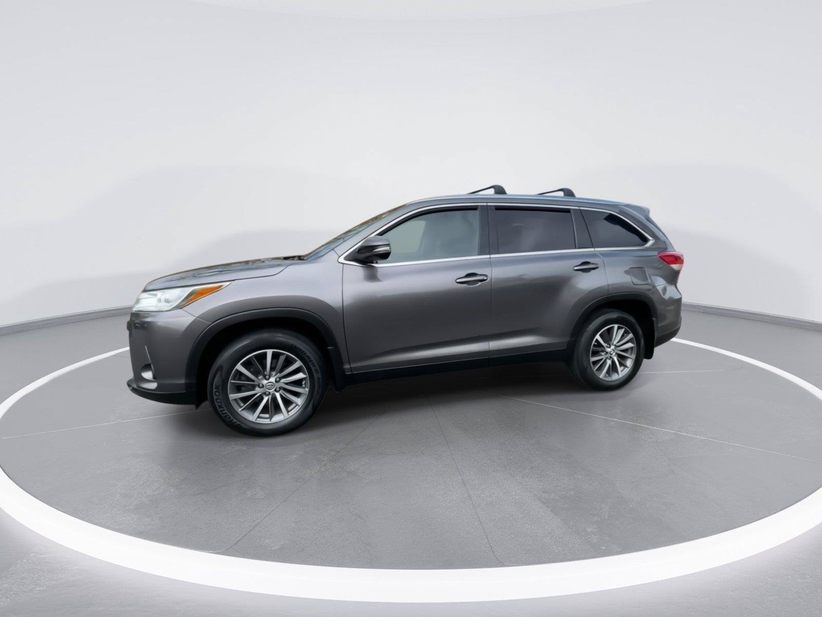 Used 2019 Toyota Highlander XLE AWD/4WD image 5