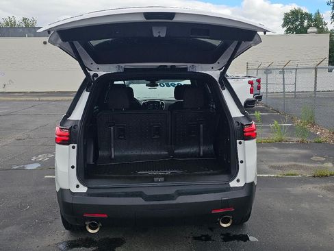 Used 2023 Chevrolet Traverse LT FWD image 14