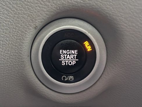 Used 2017 Chrysler Pacifica Touring Plus w/ Tire & Wheel Group FWD image 25