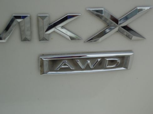 Used 2010 Lincoln MKX AWD image 10