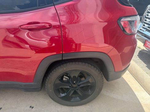 Used 2020 Jeep Compass Latitude FWD image 3