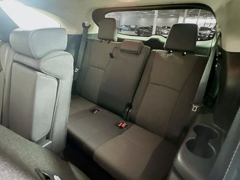 Used 2025 Toyota Highlander LE image 29