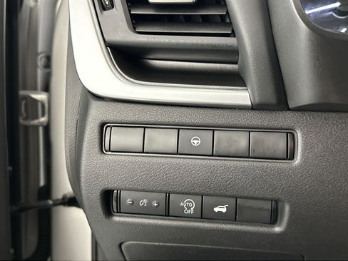 Used 2024 Nissan Rogue SV FWD image 18