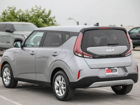 Used 2023 Kia Soul S FWD image 7