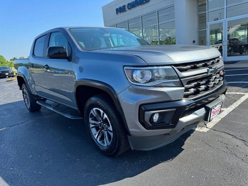 Used 2021 Chevrolet Colorado Z71 AWD/4WD image 2