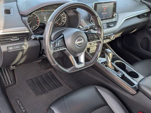 Used 2024 Nissan Altima 2.5 SR image 14