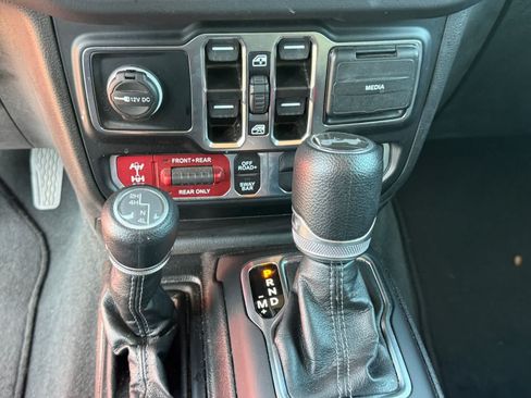 Used 2024 Jeep Wrangler Unlimited Rubicon AWD/4WD image 20