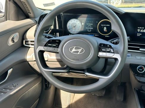 Used 2024 Hyundai Elantra SEL image 12
