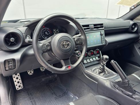 Used 2022 Toyota GR86 Premium w/ ALL Weather Mat Package (TMS) RWD image 12