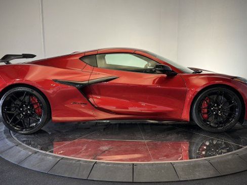 Used 2024 Chevrolet Corvette Z06 w/ Z07 Performance Package RWD image 29