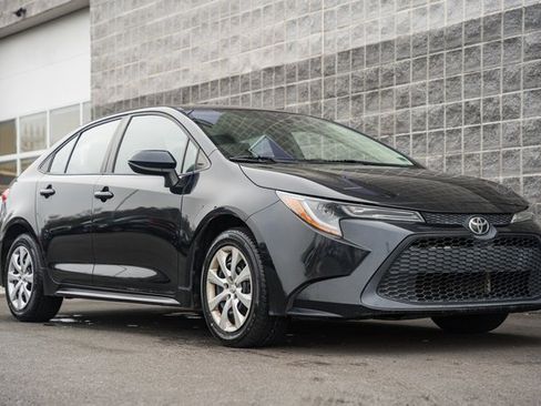 Used 2020 Toyota Corolla LE image 2