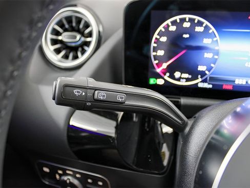 Used 2025 Mercedes-Benz GLA 250 image 28