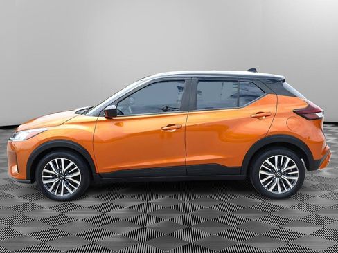 Used 2023 Nissan Kicks SV FWD image 3