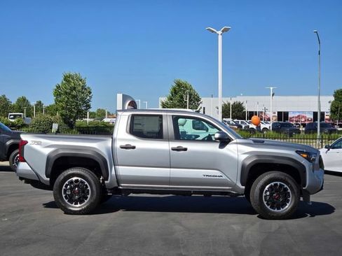 New 2026 Toyota Tacoma TRD Off-Road AWD/4WD image 4