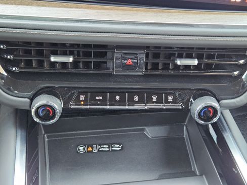 Used 2025 Chevrolet Tahoe High Country AWD/4WD image 11