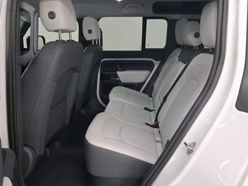 Used 2025 Land Rover Defender 110 S image 11