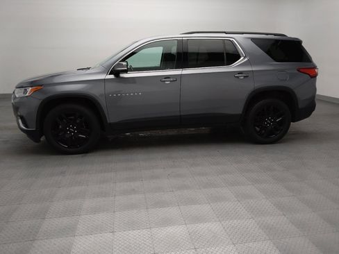 Used 2020 Chevrolet Traverse LT FWD image 2