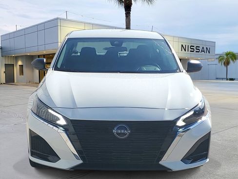 Certified 2025 Nissan Altima 2.5 S FWD image 11