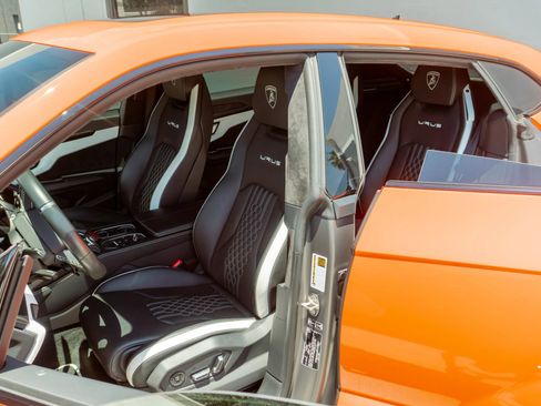 Used 2023 Lamborghini Urus S AWD/4WD image 48