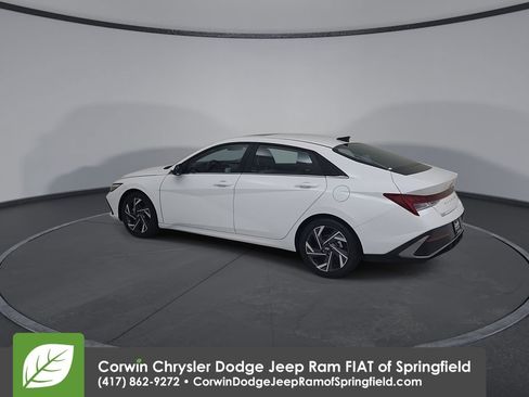 Used 2025 Hyundai Elantra Limited FWD image 9