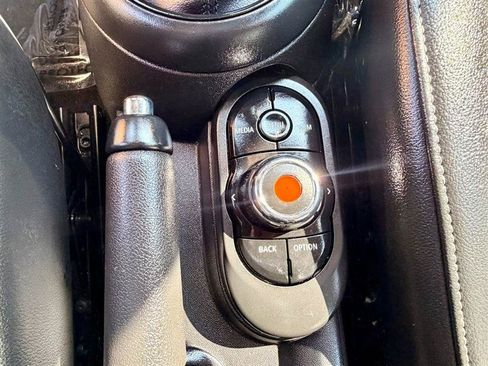 Used 2021 MINI Cooper 4-Door Hardtop FWD image 25