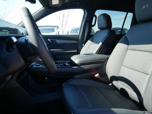 New 2026 Buick Enclave Sport Touring w/ Power Package image 4