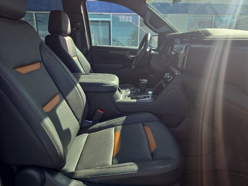 Used 2024 GMC Sierra 1500 AT4 w/ Technology Package image 11