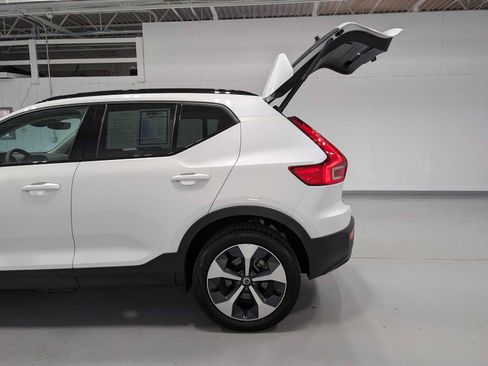 Used 2025 Volvo XC40 B5 Plus w/ Protection Package Premier AWD/4WD image 11