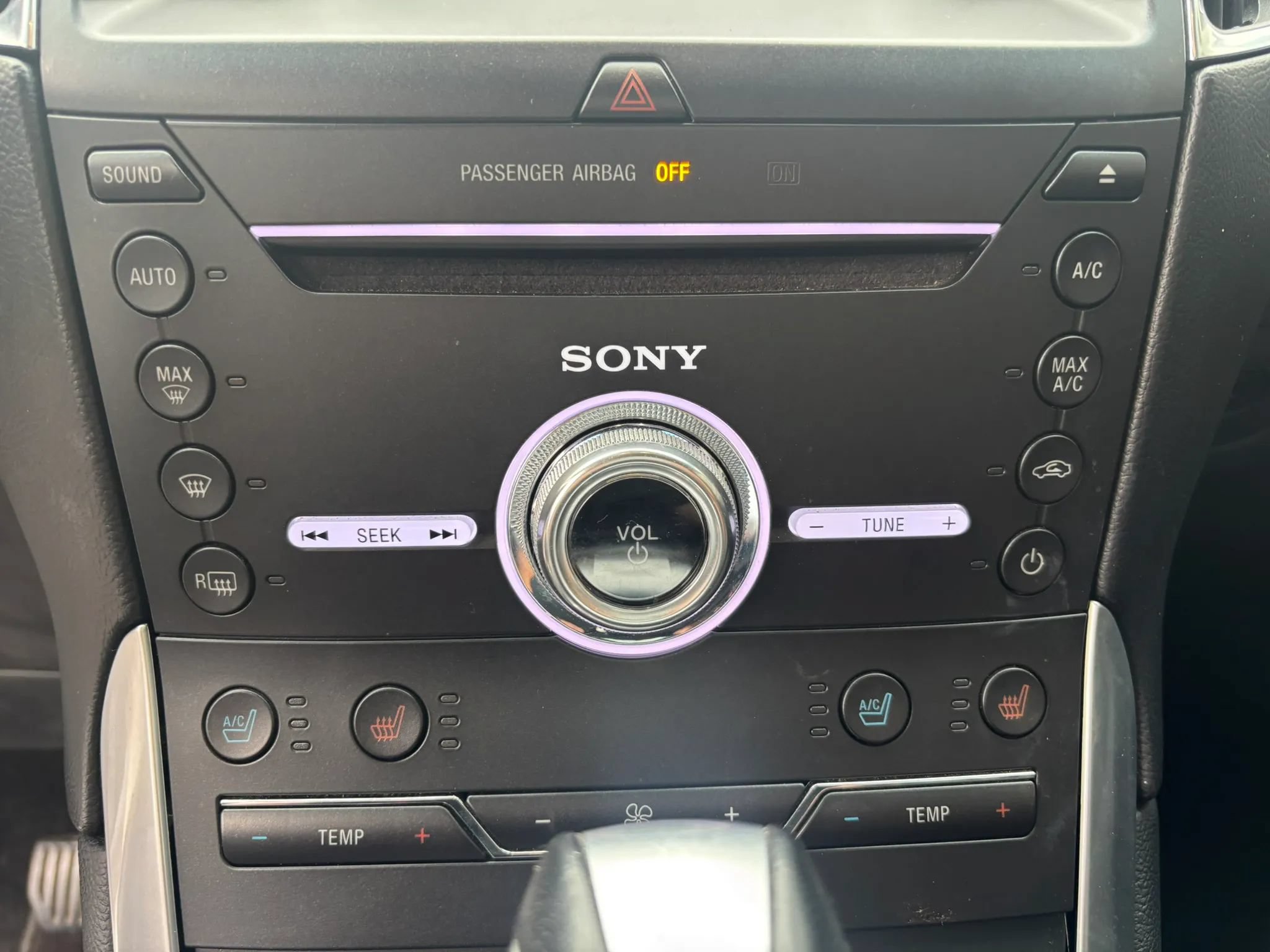 Used 2018 Ford Edge Titanium w/ Equipment Group 301A FWD image 25