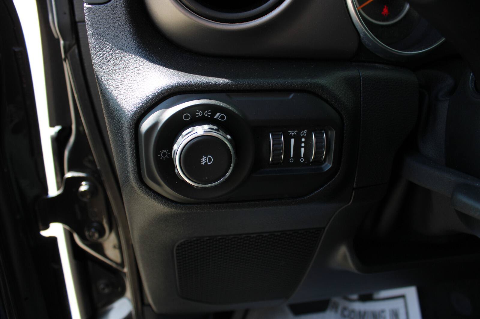 Used 2018 Jeep Wrangler Unlimited Sport AWD/4WD image 12
