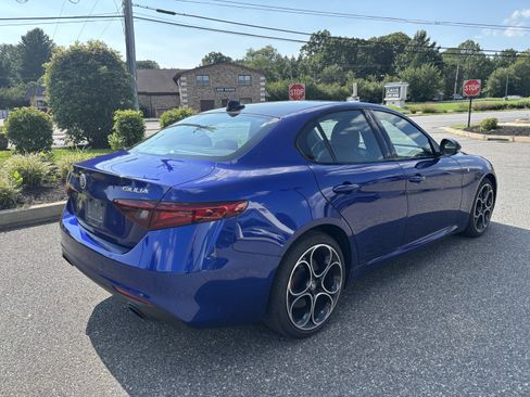 Used 2023 Alfa Romeo Giulia Ti AWD/4WD image 4