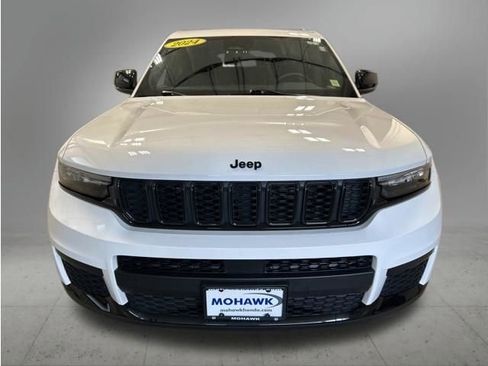 Used 2024 Jeep Grand Cherokee L Altitude AWD/4WD image 9