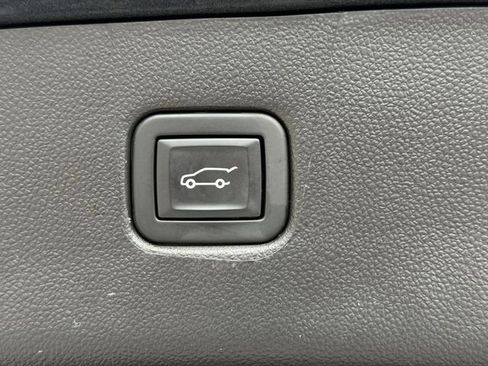 Used 2022 Chevrolet Blazer LT FWD image 15